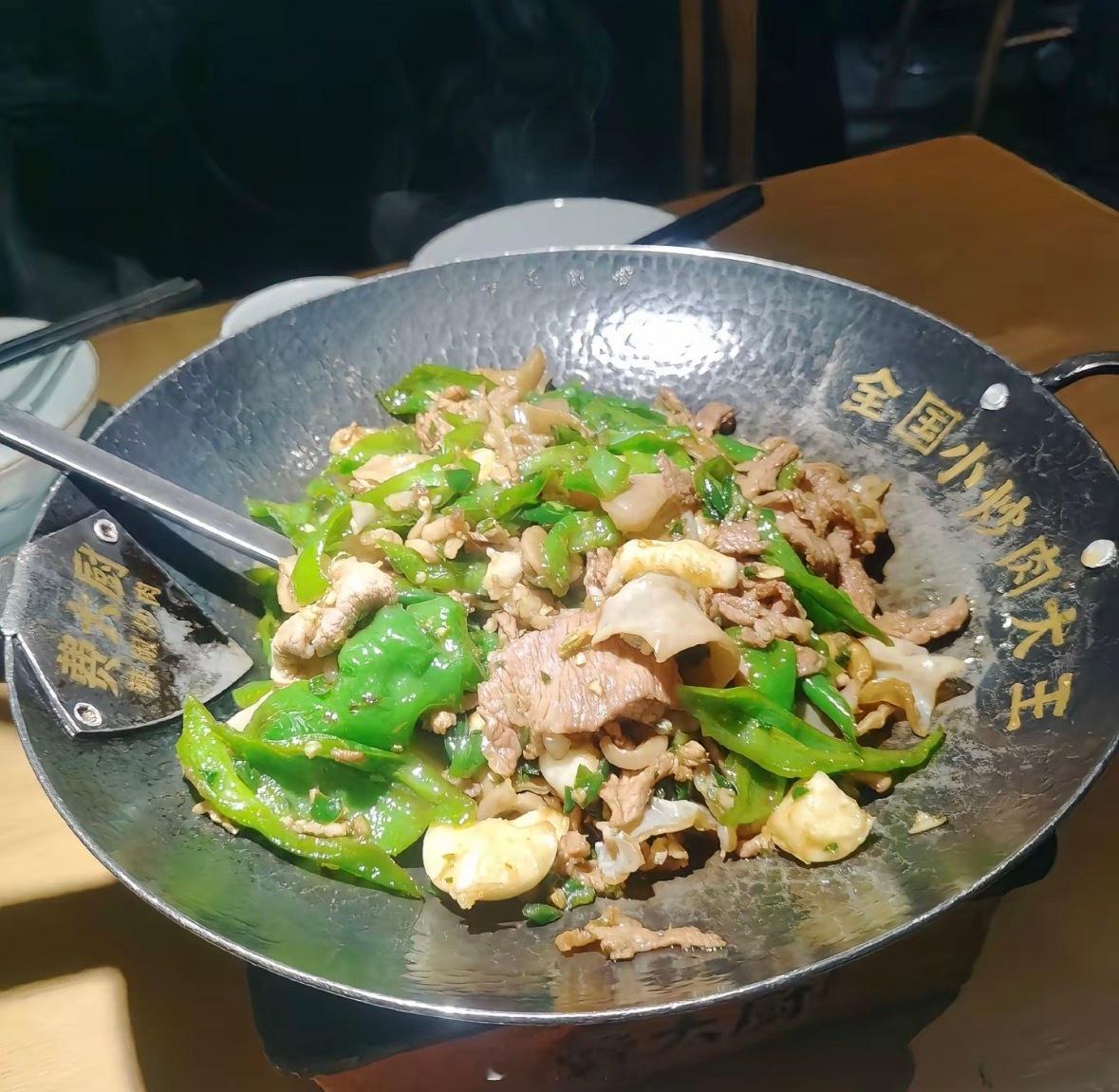 费大厨撤下全国小炒肉大王称号“你好你好，全国小炒肉大王——费大厨辣椒炒肉，请慢用