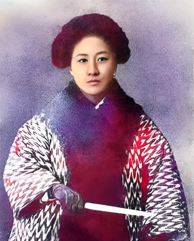 1907年，秋瑾被捕后，上司命令县令李钟岳搜查秋瑾居所！然而，李忠岳到达居所后，