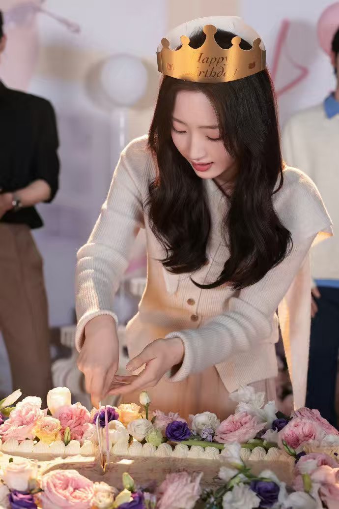 时代峰峻 吃好喝好魔芋爽 邓恩熙生日，时代峰峻说请全剧组吃顿好的，结果上桌的是一