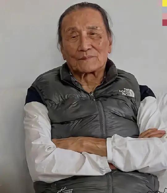 此时此刻，谢贤真的把眼镜摘掉了，这也是他最后一次。谢贤全家 谢贤离世感悟