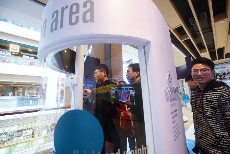 春节假期头两天，各地那年味就跟爆米花似的，“噼里啪啦”地浓得不行，消费市场也是购