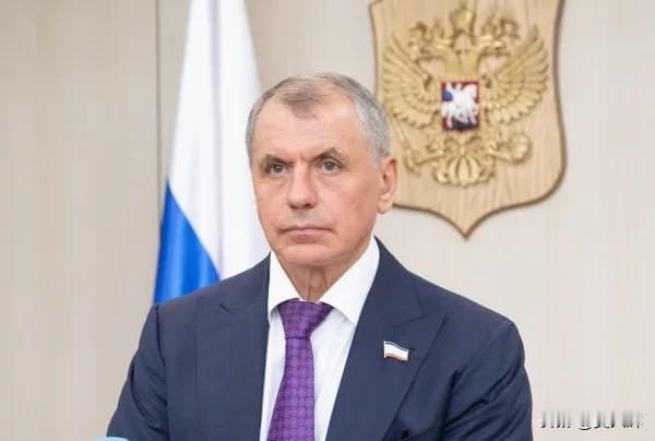 克里米亚提议乌克兰各州就“自决”举行公投
 
12月13日，克里米亚议会议长弗拉