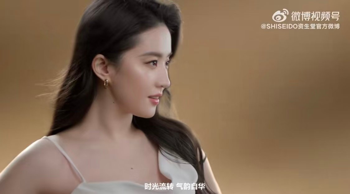 刘亦菲双廓线刘亦菲吊带牛奶裙 刘亦菲双廓线 ​​​