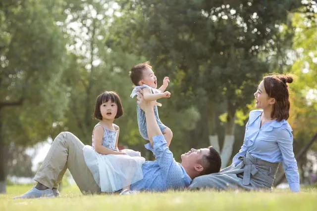 #什么是好的家庭教育？#好的家庭教育具有以下几个特点：
 
一、给予关爱与支持