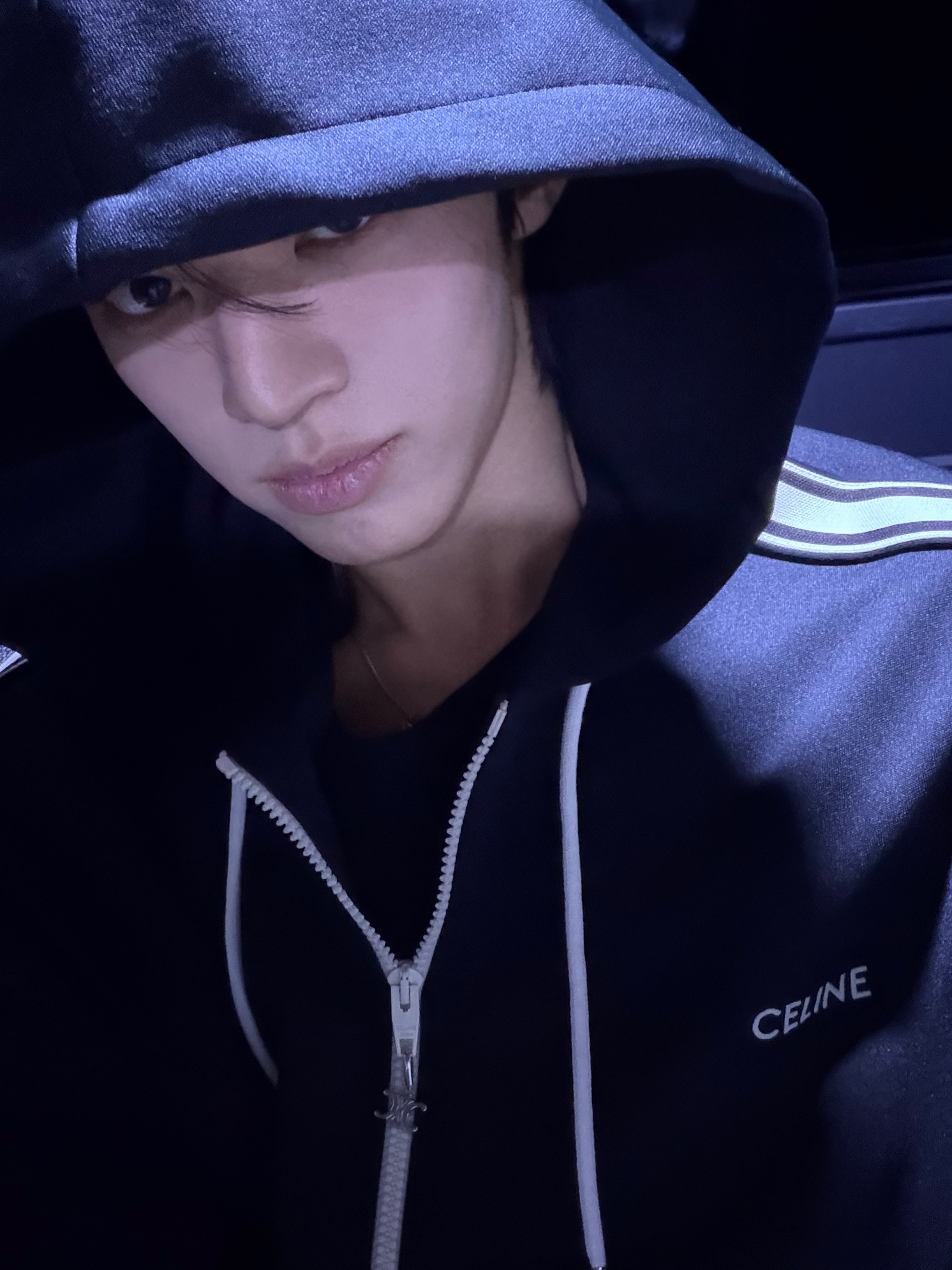 来就看金道勋的帅照吧 