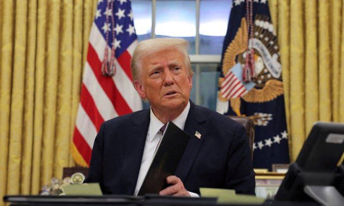 特朗普谈俄罗斯：
为了降低油价，我们还将豁免部分与石油相关的制裁。我们对一些国家