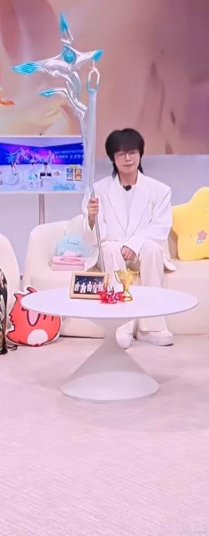 钟意带个武器上来了 