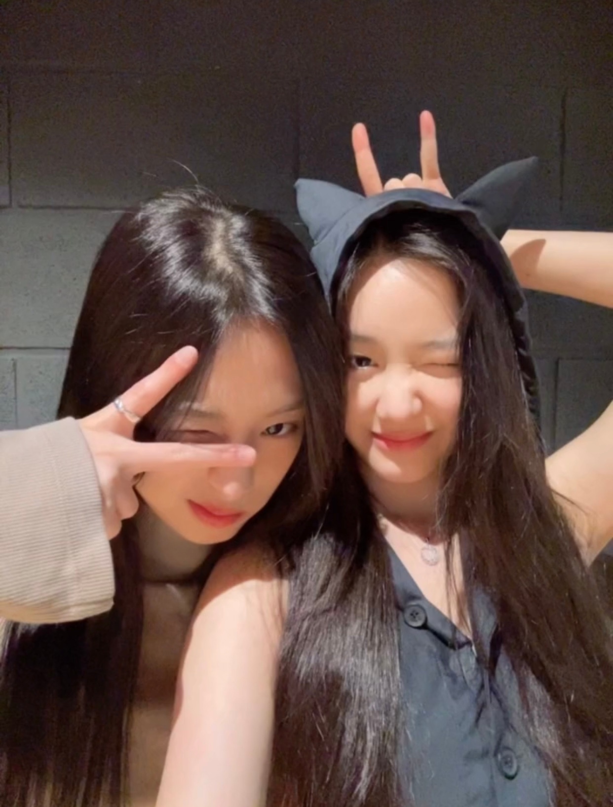 Ahyeon & Pharita 🤟😈 ​​​