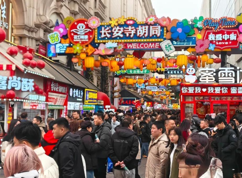 关于房价降到多少合理，这还真没个准数。不同城市差异巨大，一线大城市3 - 5万甚