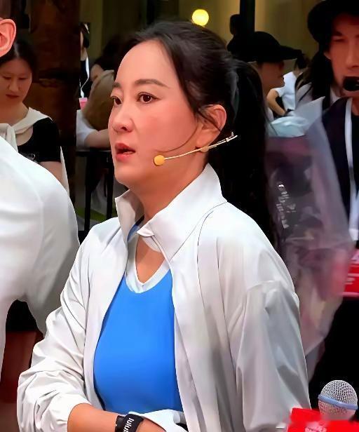 贾玲的新片最终还是扑了，这个结果真的挺让人唏嘘。
当年凭《你好，李焕英》狂揽54