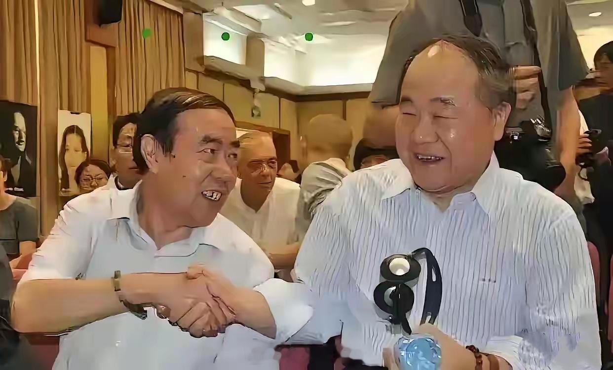 找一个成语形容他们！