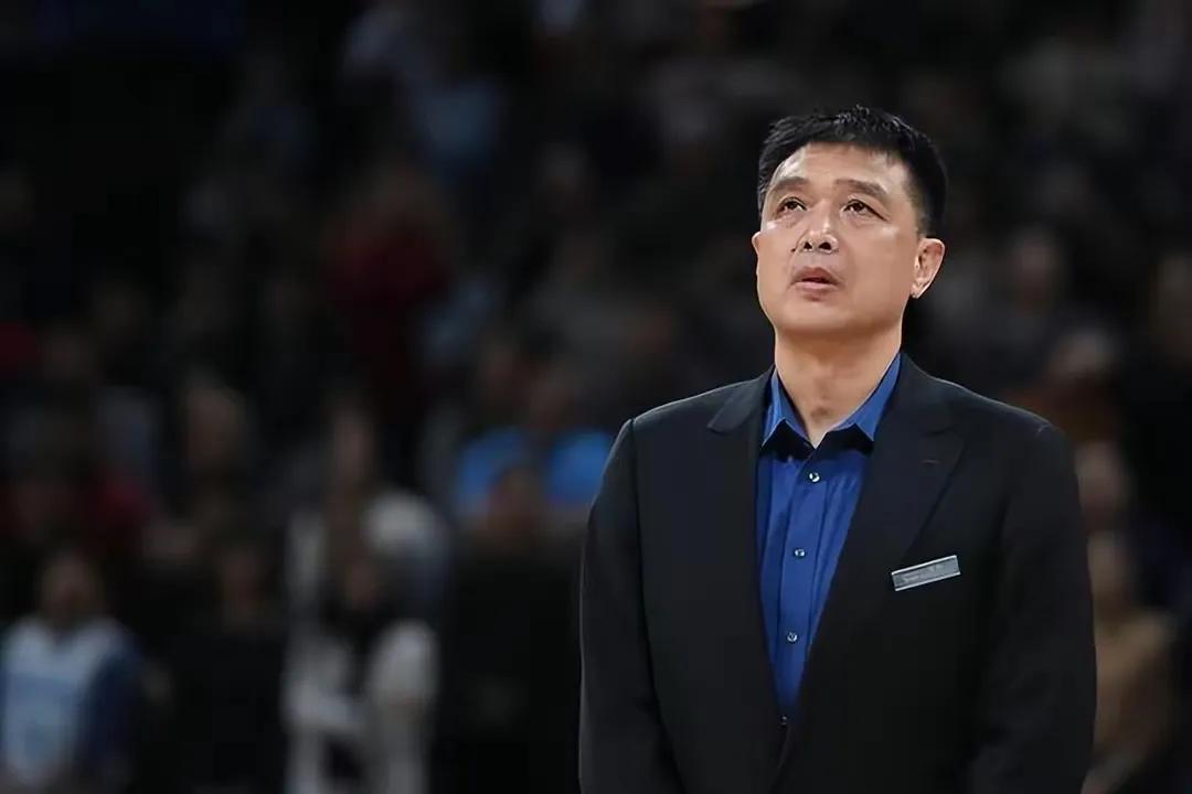 北京绝杀北控，闵鹿蕾指导令人匪夷所思的3大用人：
1.固执费尔德
下半场开始，在