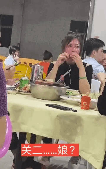 1：有一些人，真的是一口酒都不能喝。
2：鱼儿：我是犯了天条还是什么，要用这个东