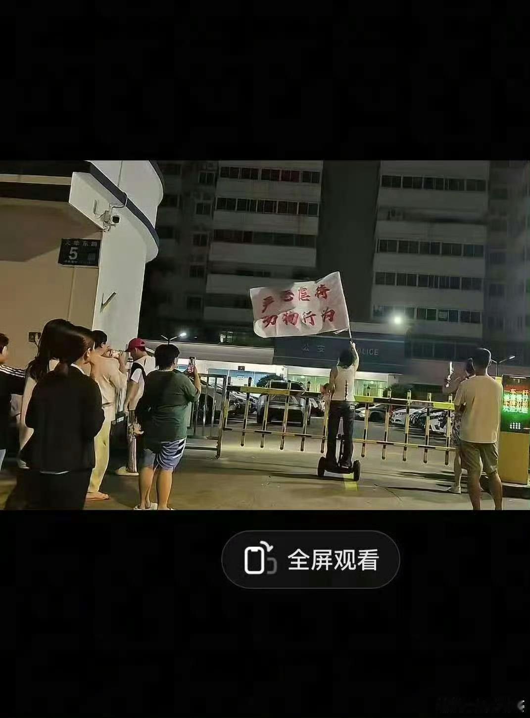 无论是狗奴、猫奴，玩的都是西方虚伪的“价值观”，这种“价值观”在上世纪六七十年代