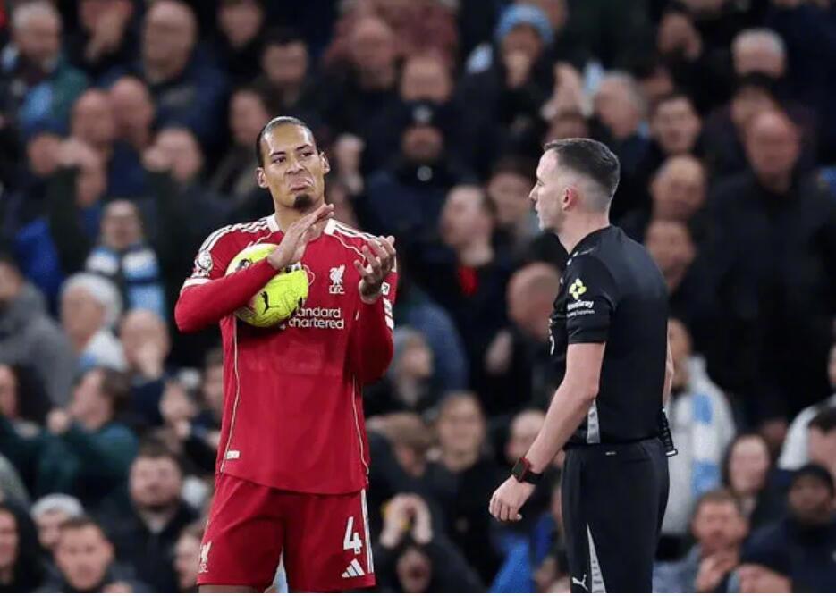 据多家英格兰媒体的消息，根据英超关键比赛事件独立调查小组的裁定，利物浦队长范戴克