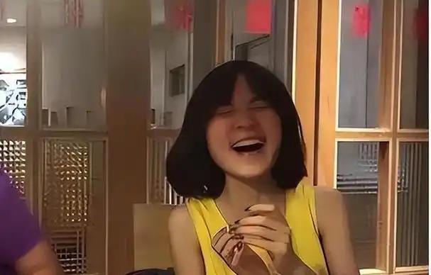 罪有应得！2023年，曾公开威胁“用核武打中国”的武汉大学985女硕士王懿，最终