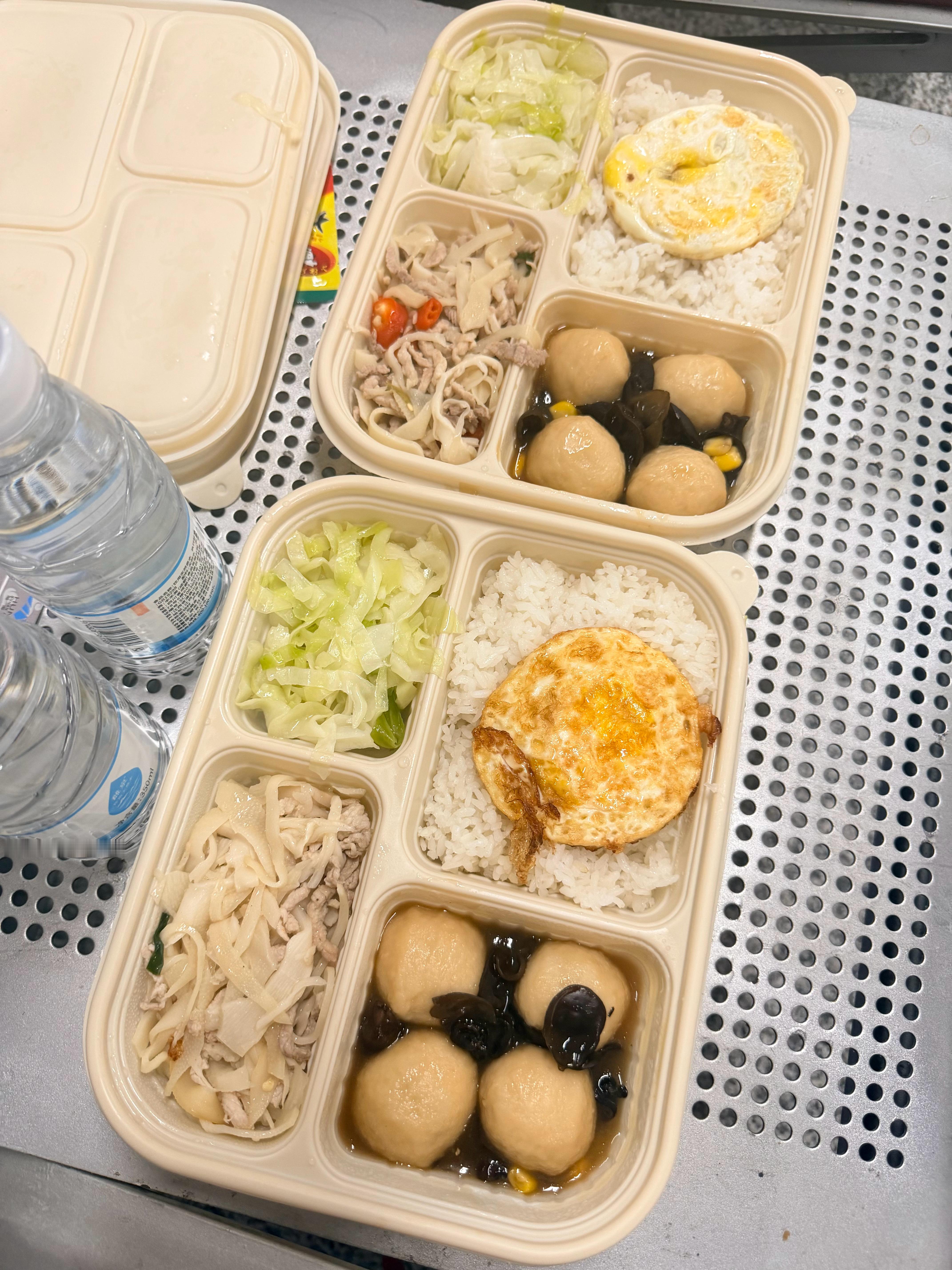 放饭了 我看今天是不准备带我们回杭州了 