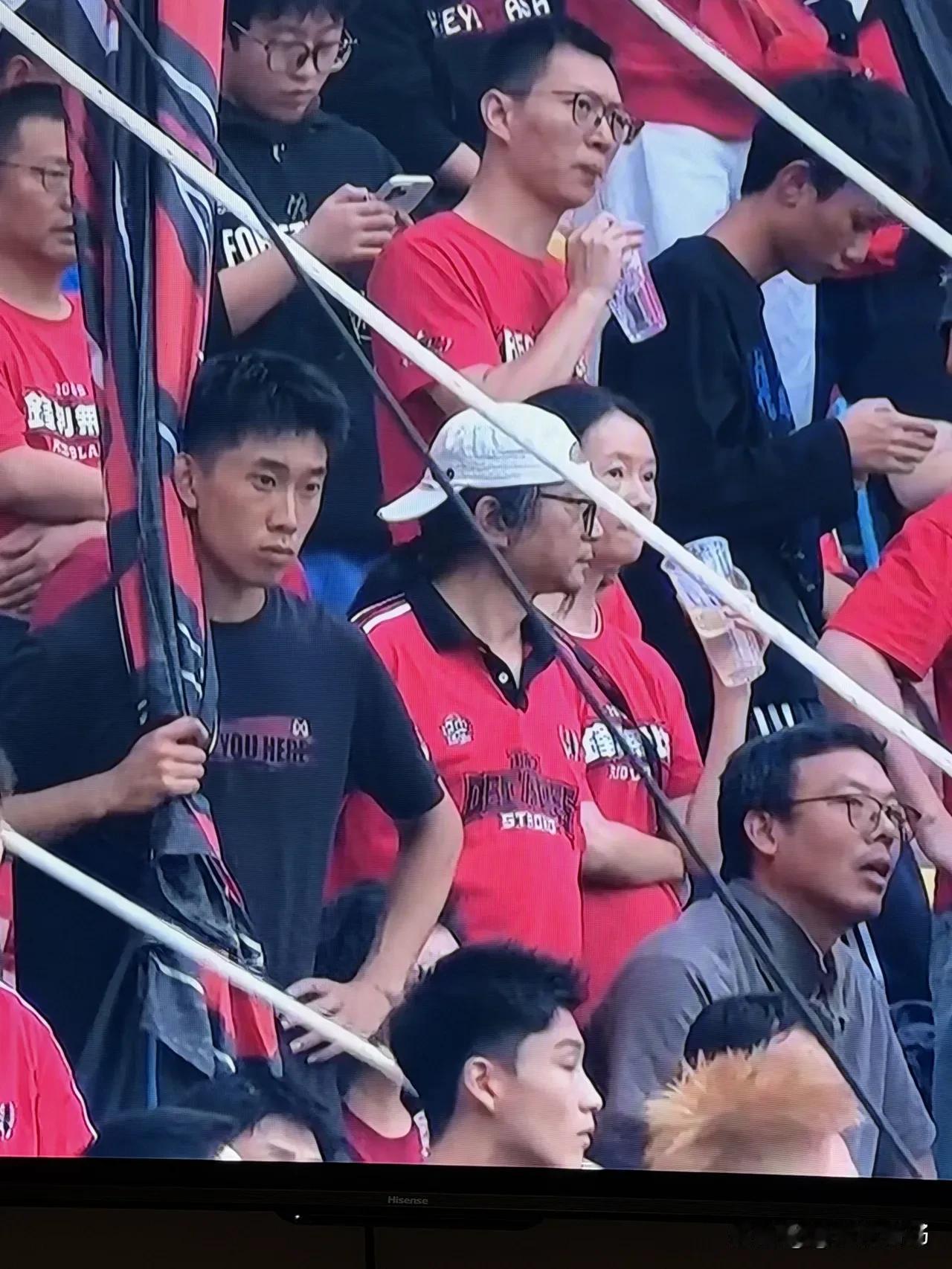 无论再怎么架，成都蓉城就是上不了桌面，主场这一次又掉链子，这已经是第六次了。

