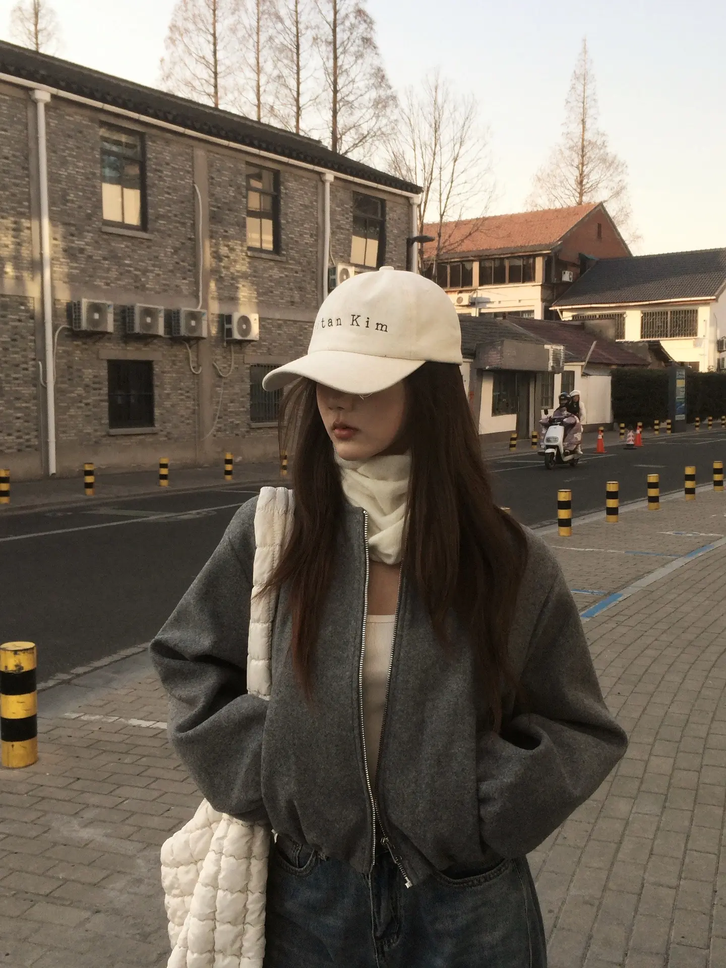 我问你第一次见面那天我穿了什么 你说不记得了 只记得抱起来暖暖的