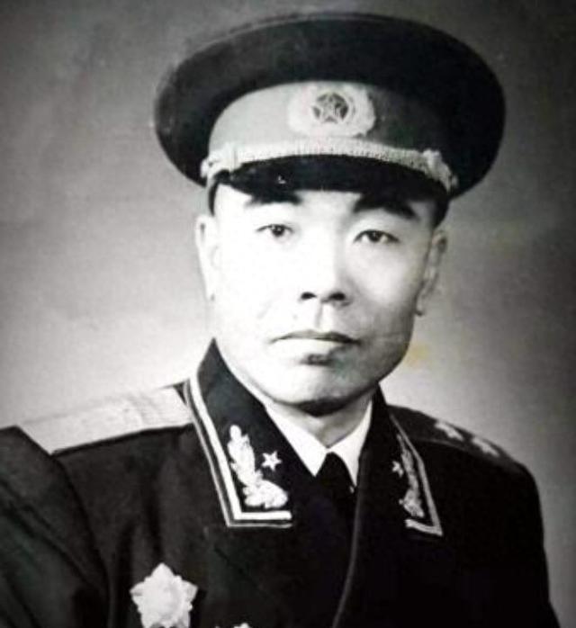 1951年，曾泽生率第50军从朝鲜回国，受毛主席多次夸赞，谁知，他回家后，竟对妻