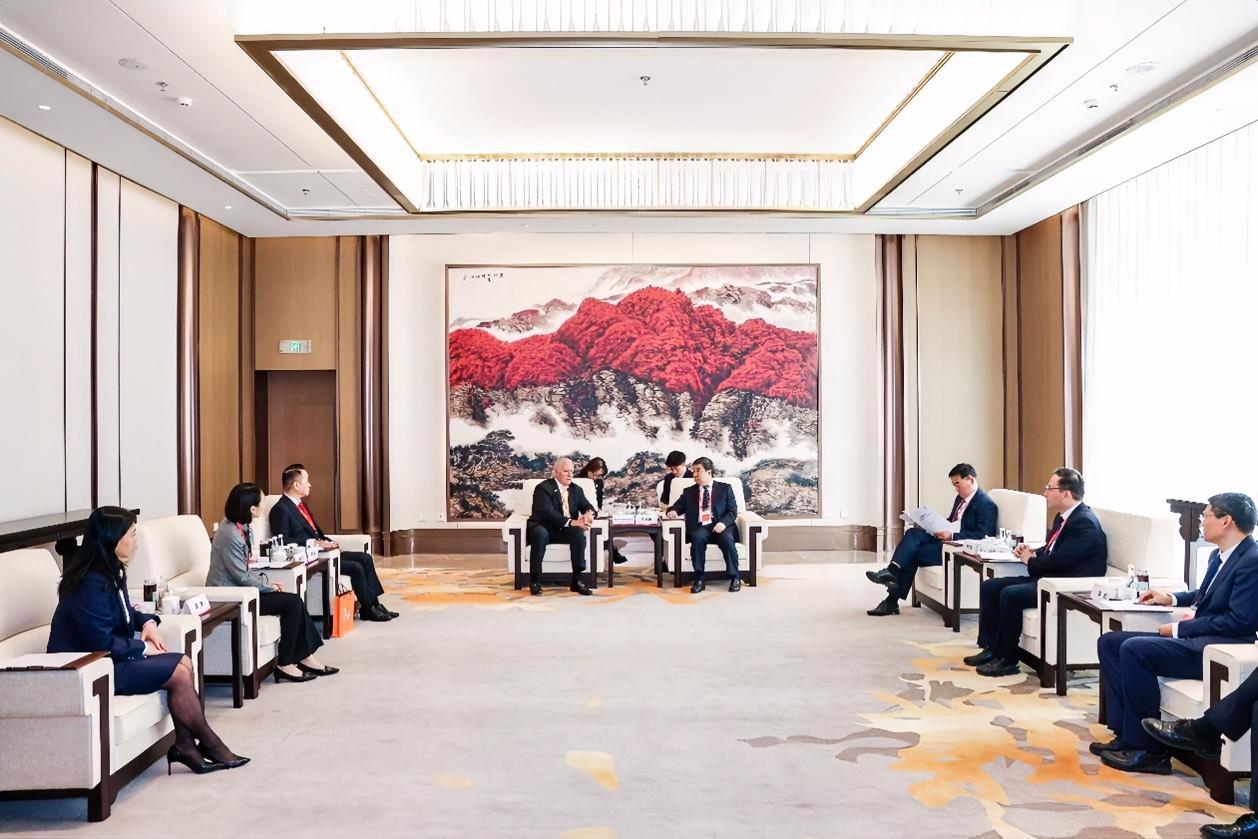 10月21日，国药集团党委书记、董事长白忠泉在“第94届中国国际医疗器械（秋季）