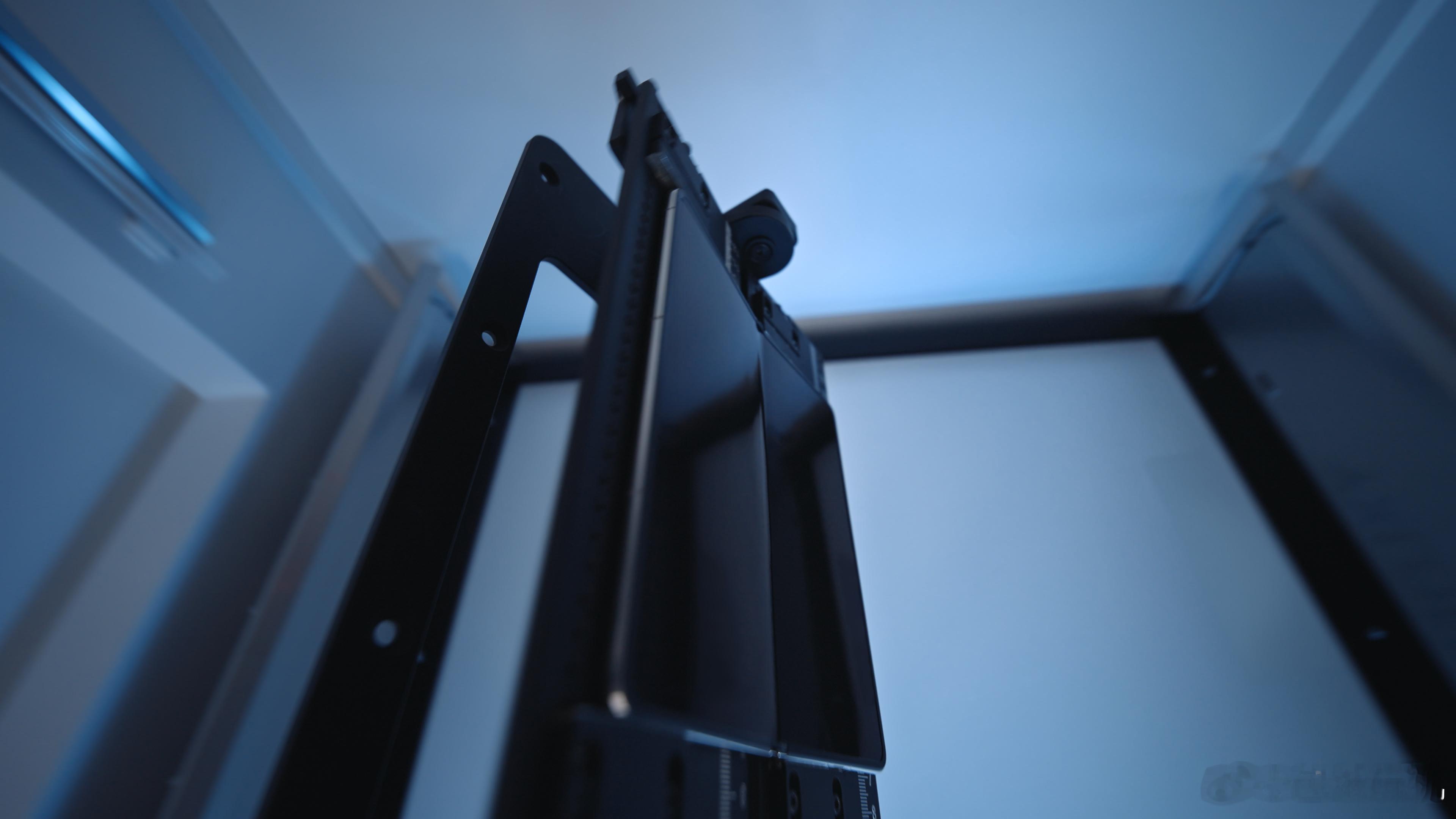 MateX7可抵抗80℃热水喷淋 还觉得折叠屏“脆皮”吗？看看华为Mate X7