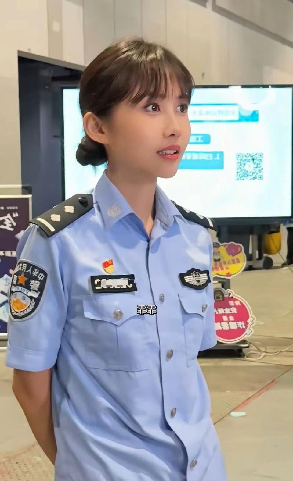 上海女警和邱淑贞哪个漂亮？