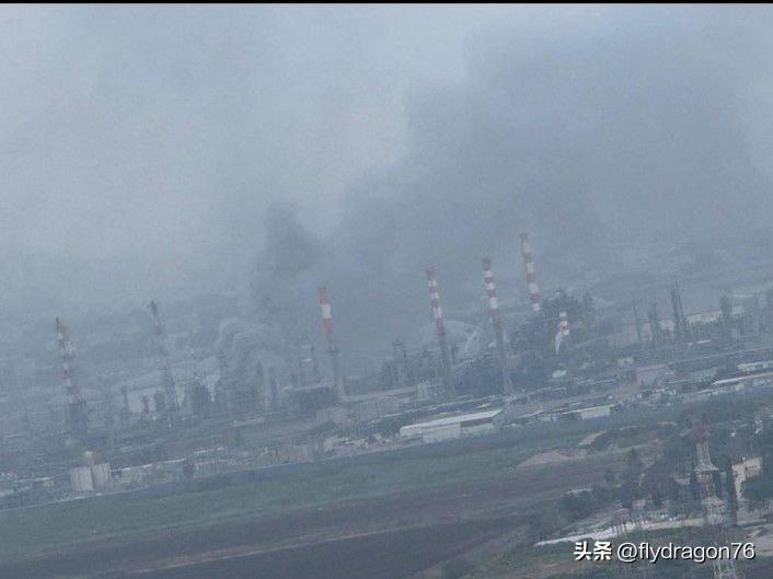 🚨🇮🇷🇮🇱据报道，在伊朗导弹直接袭击海法炼油厂后，以色列海法市多个区域