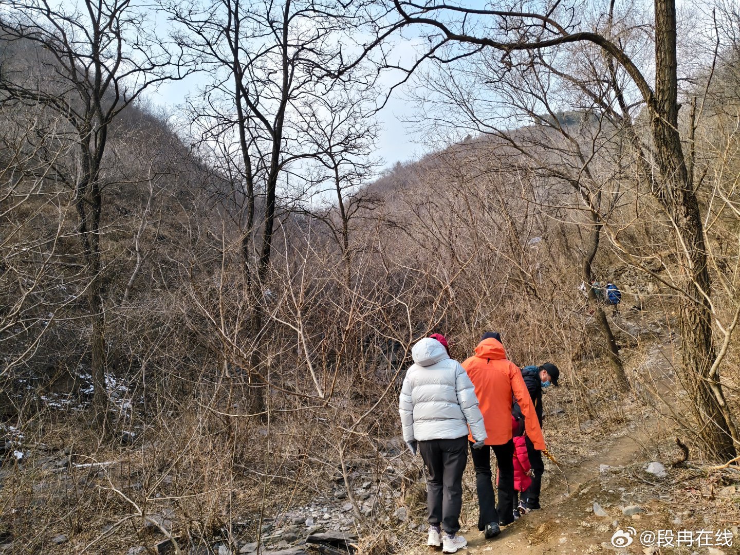 下班了，开始五公里户外，人生在于折腾