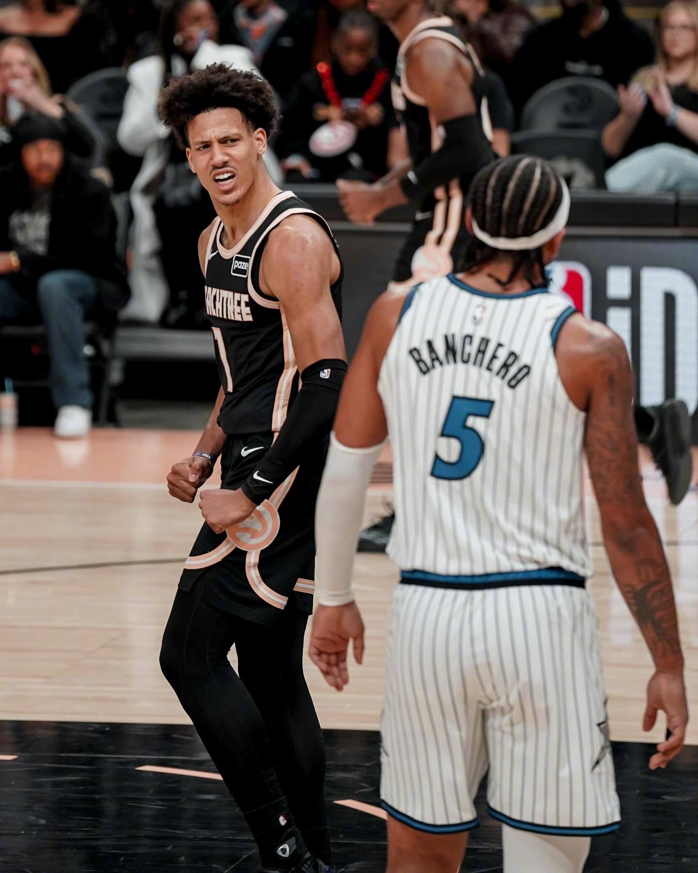 老鹰主场以124-112击败魔术，豪取10连胜，这是NBA目前最长的连胜纪录！同