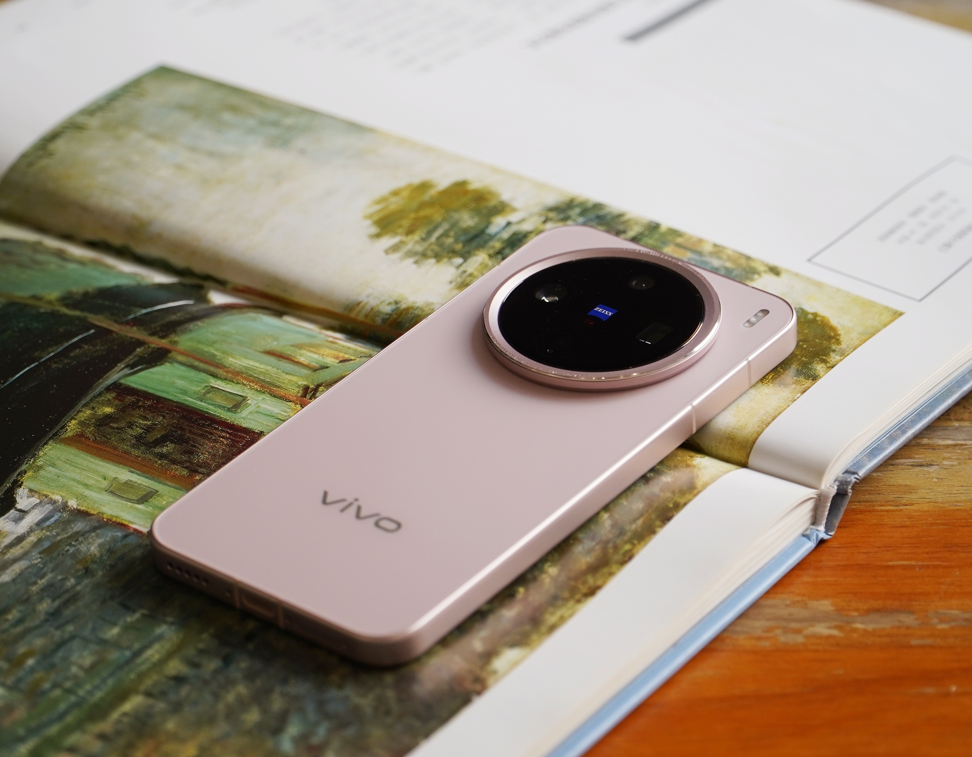 随手拍了拍我vivo X200 Pro mini微粉，这个淡淡的清爽的粉色，感觉