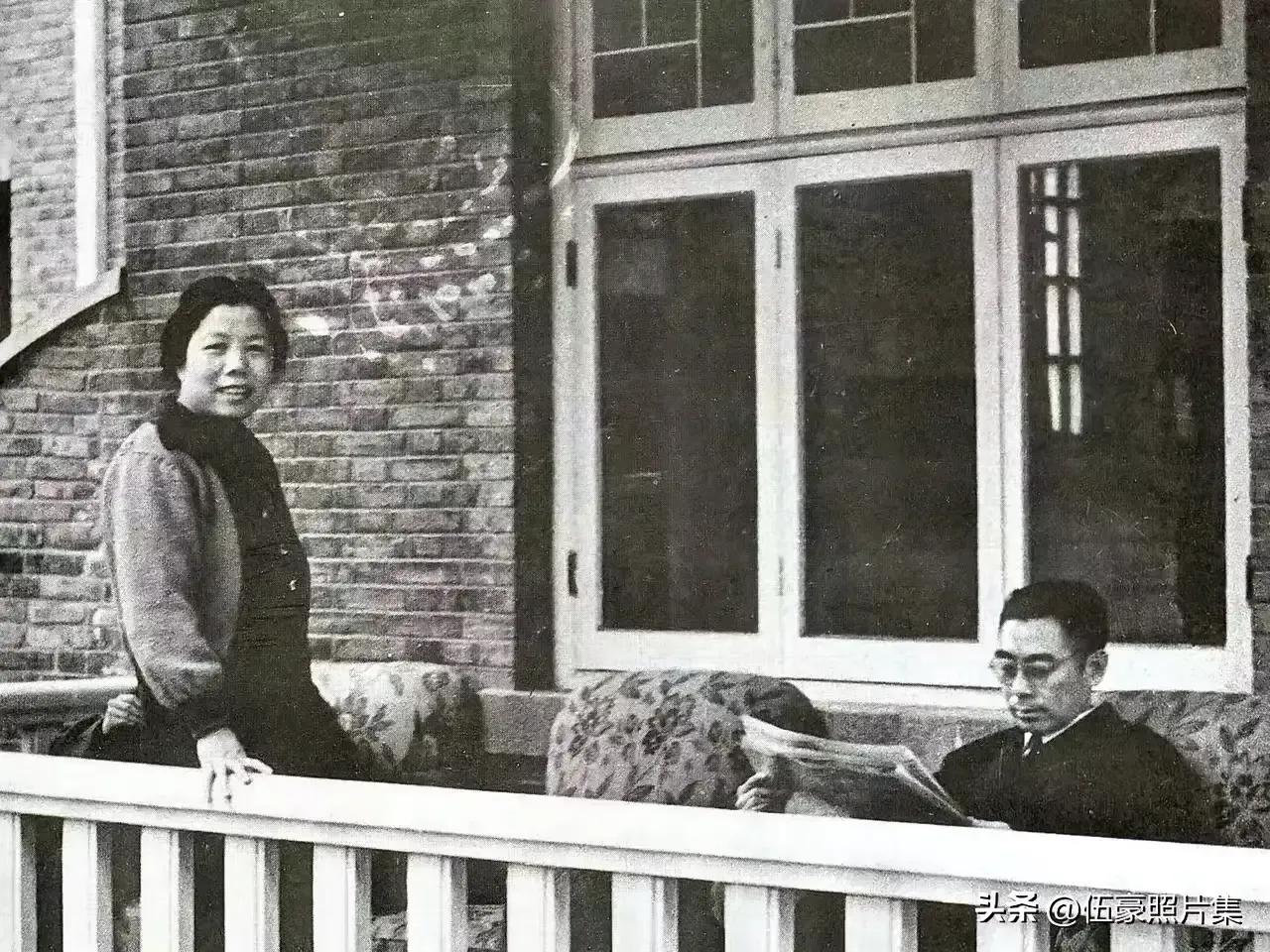 终身不渝
        1923年春，周总理和邓颖超确定了爱情关系。
    