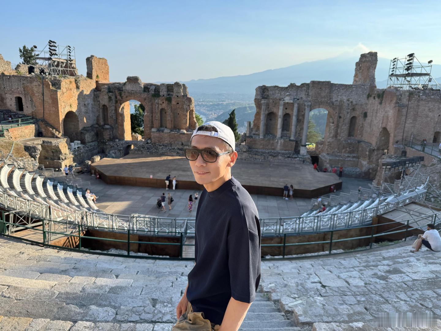 刘烨一家四口地中海旅游照刘烨老婆晒的儿女近照，突然就感慨了！当年《爸爸去哪儿》里