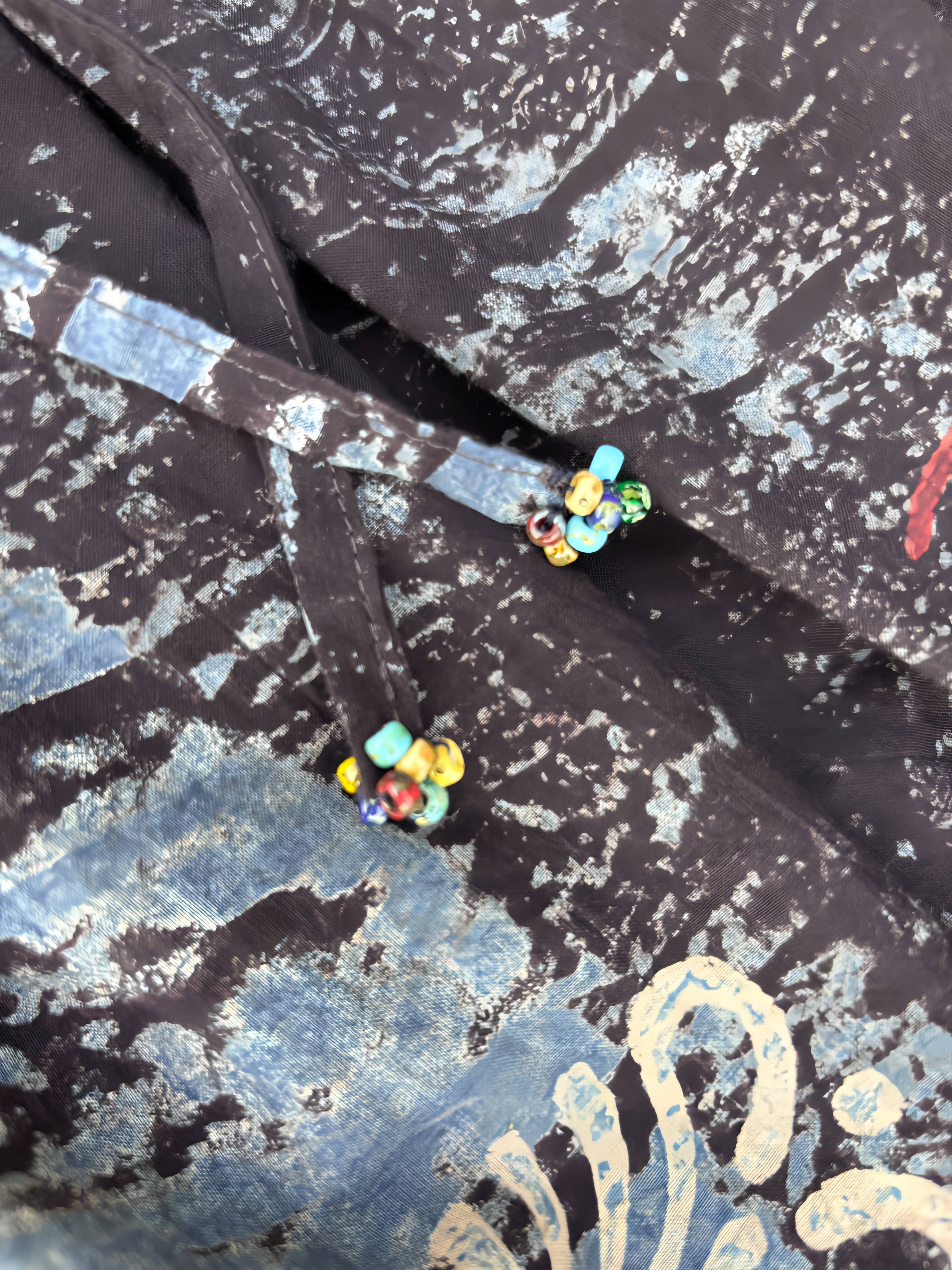 说到夏季半裙，下面这款因为春季就上架了，很多朋友会因此以为它有厚度，实际上是来自