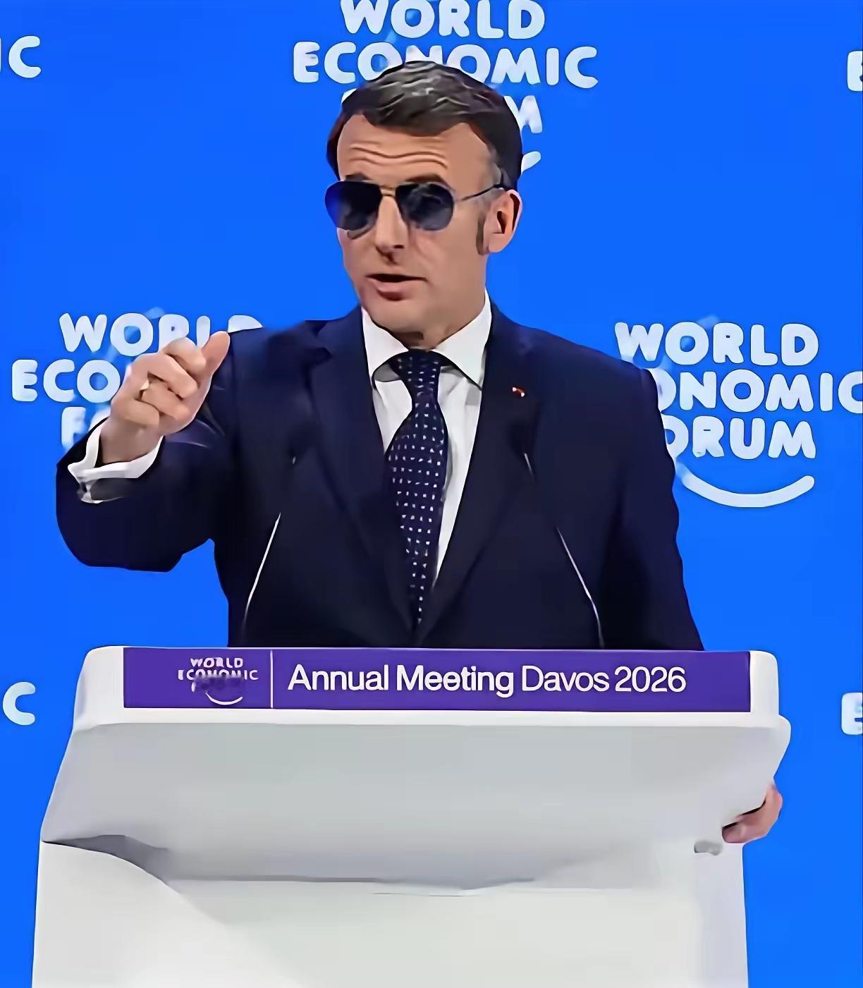 一个总统，在公开场合演讲时，竟然戴着墨镜😎，是为了耍酷吗，还是另有目的呢？