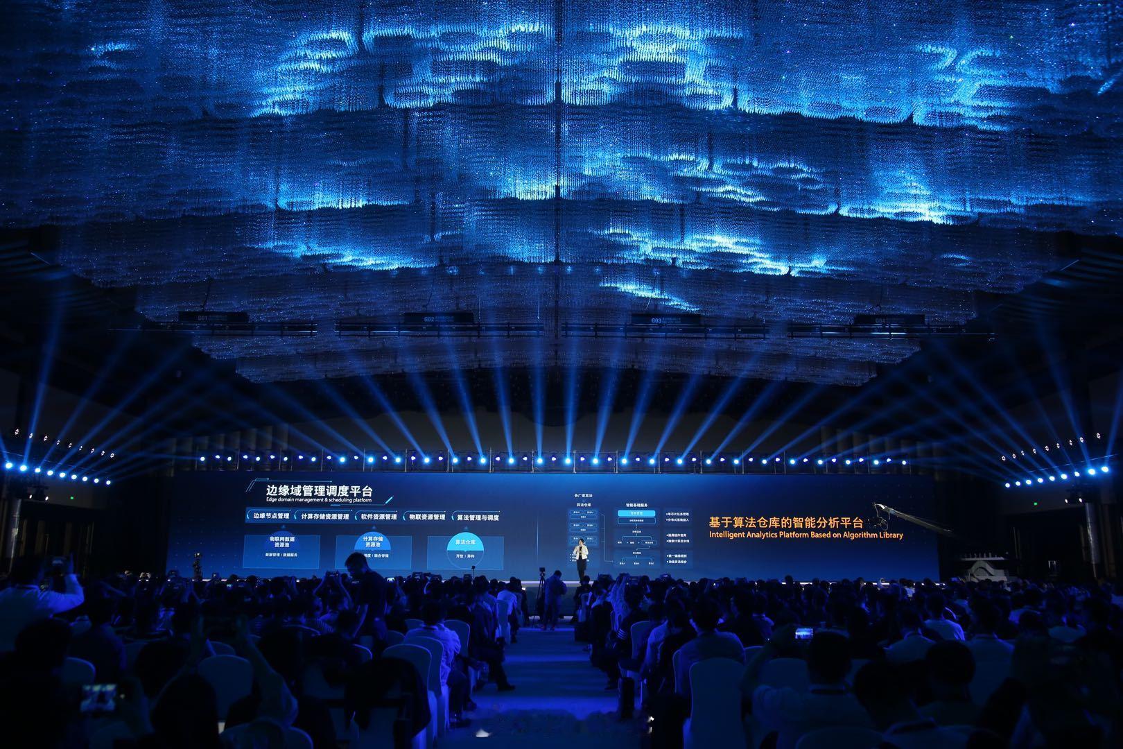 最会赚钱的两个AI全部来自杭州突然看到杭州AI的炸裂新闻，直接燃爆！Qwen 3