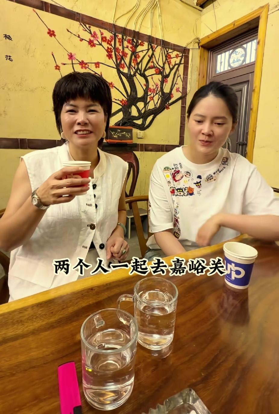 灵华山豪横姐终于对秀儿下手了！
秀儿来江西一段期间了，海哥带秀儿陆陆续续见了地球
