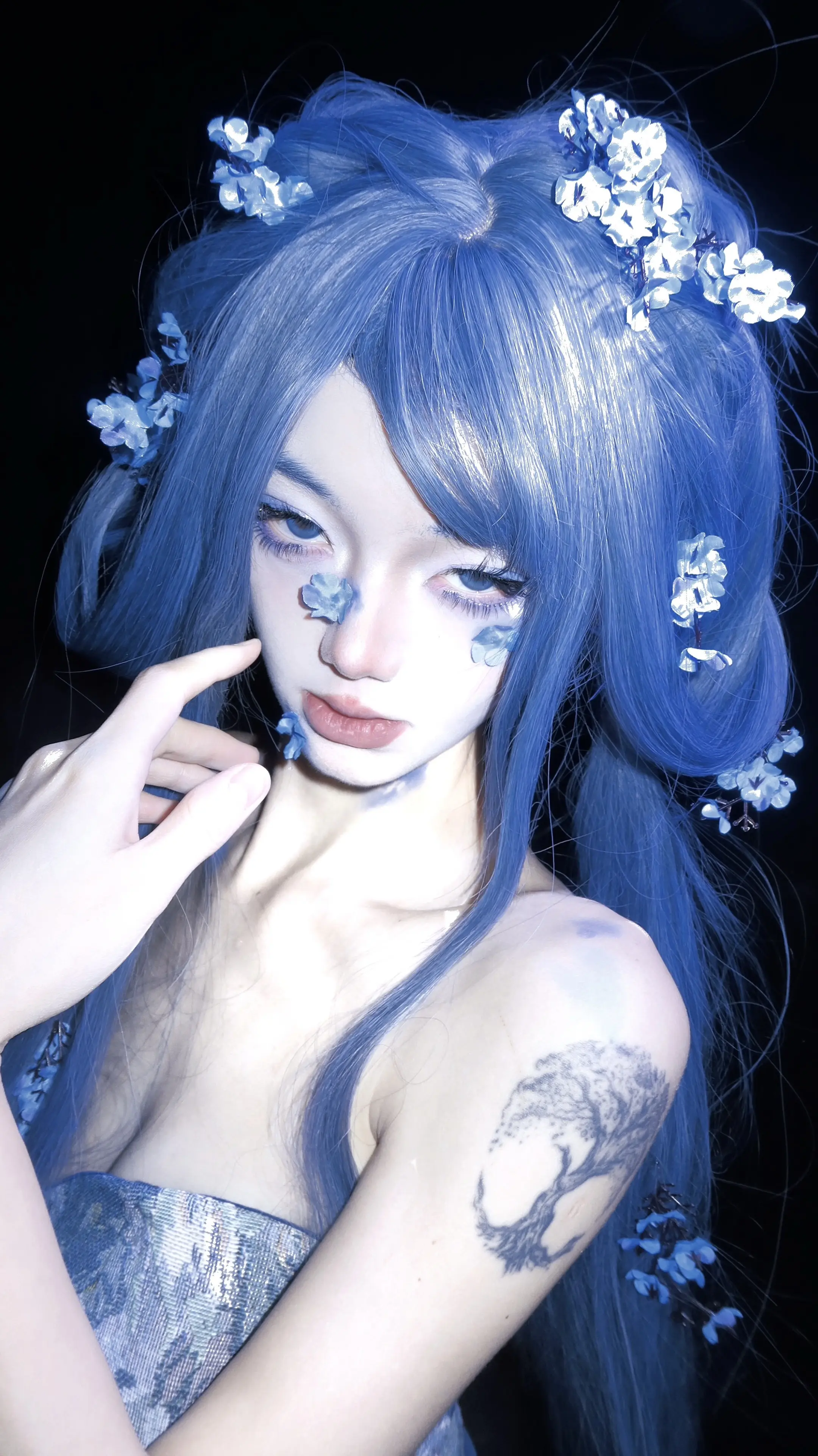 津蓝。