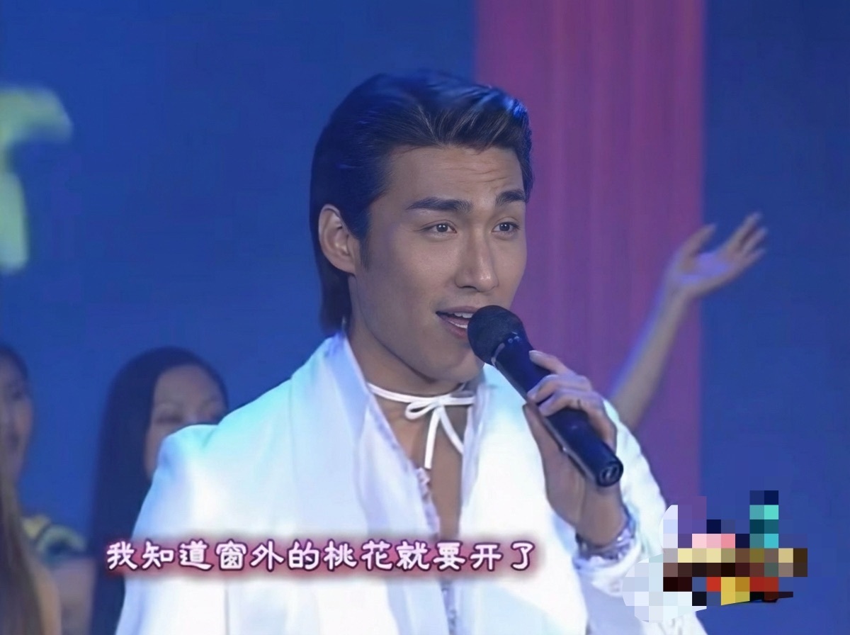 胡兵时隔24年再登春晚 2002年胡兵第一次上春晚，2026年他又回来了。24年