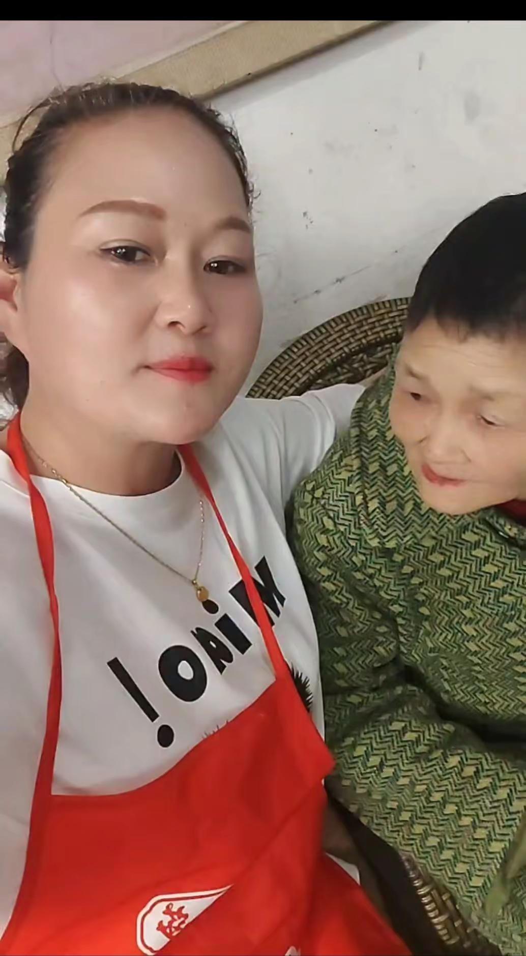 妈妈你太可怜啦！一下子变成老年痴呆，叫我们如何是好！你沾国家的光是好事！但拿了退