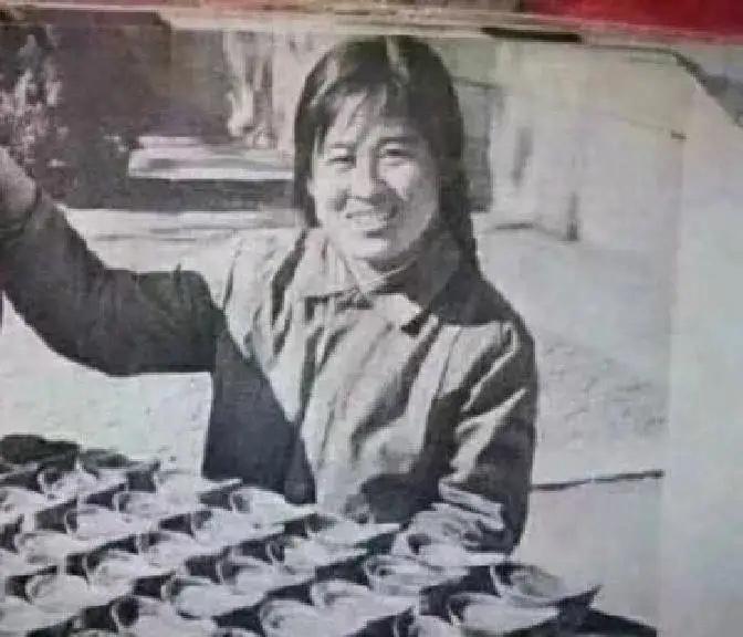 青海女民兵一锄头挖出两吨银元：拒私藏上交国家，背后是马步芳的搜刮黑幕

1982