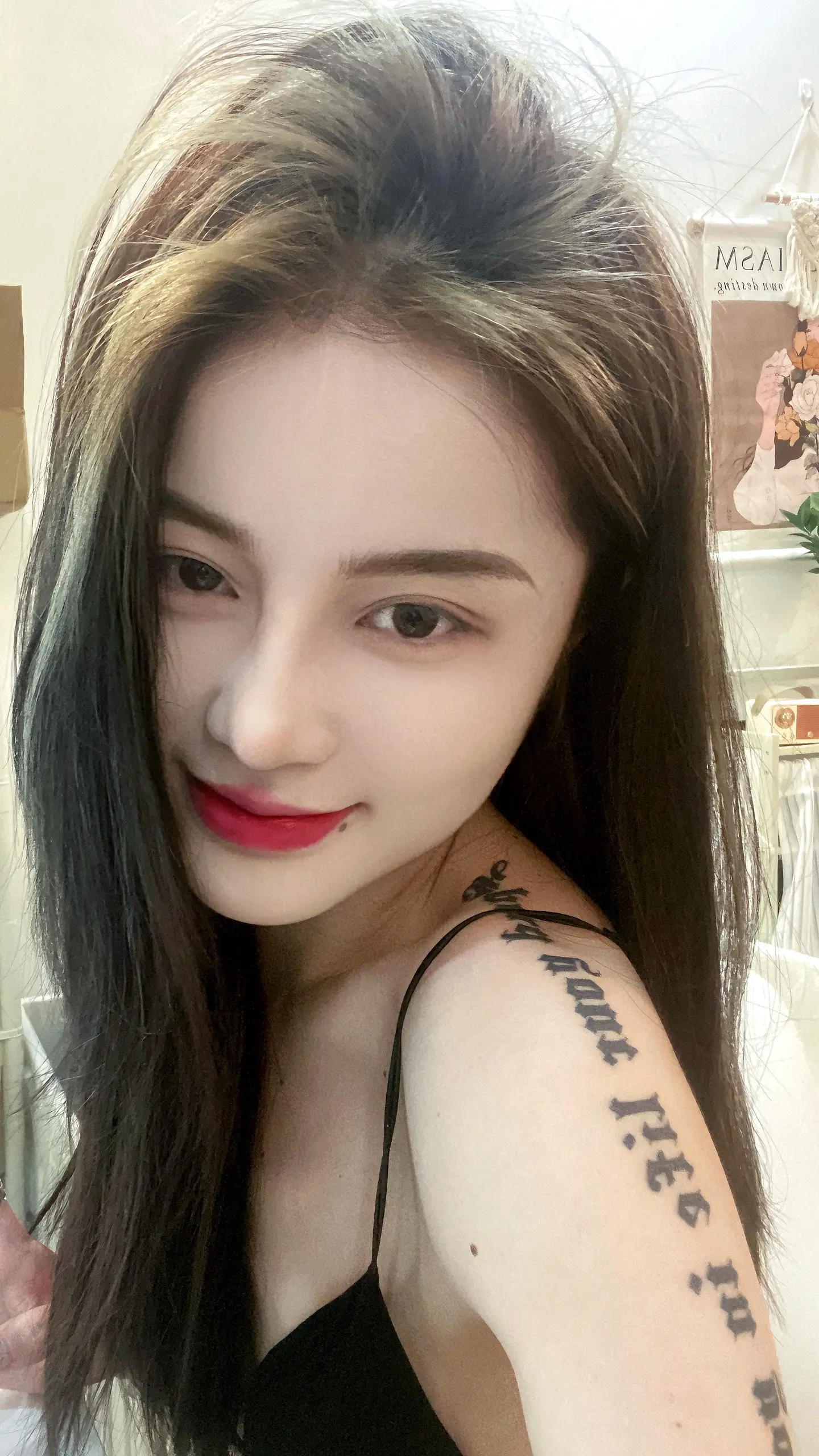 又爱上了淡颜红唇。