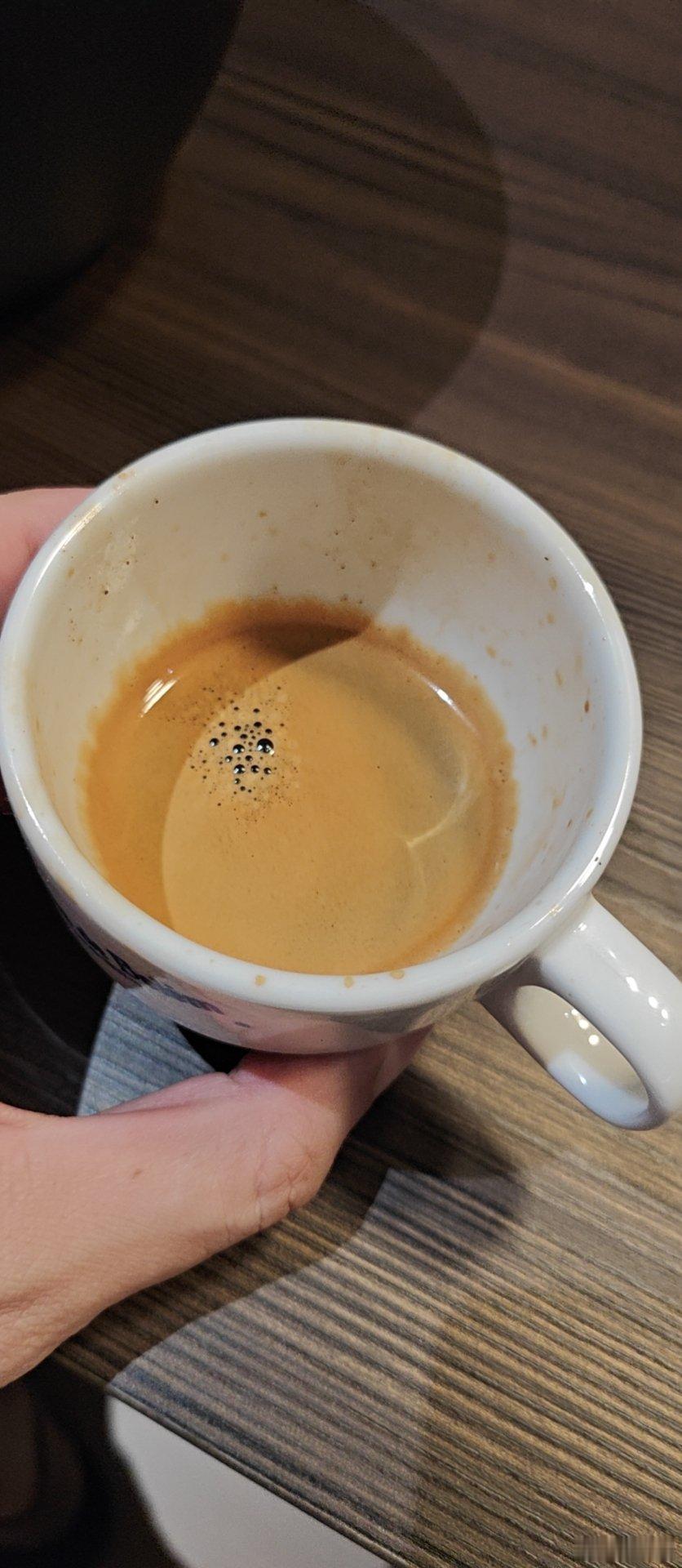 这个时间怼一杯！一杯好浓缩饮死晒D好朋友，因为今晚还要跟四个小时出现一次的“魔头