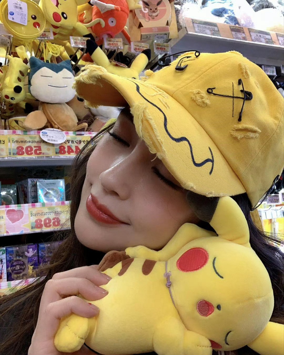 杨颖 [老师爱你]angelababy 板板已经盖好被被等麻麻哄觉觉啦，大家都不