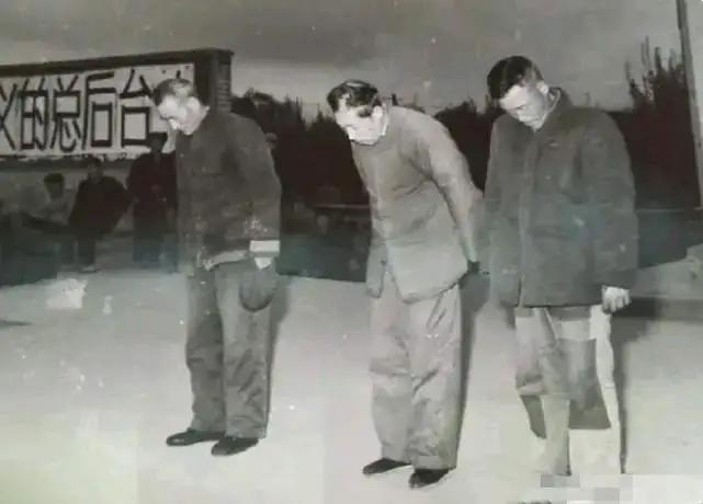 千万别惹老实人！兄弟三人被村民长期霸凌，之后仅为了920元，他们竟列出多达50人