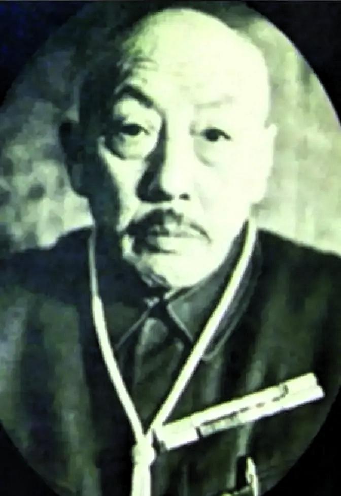 1956年，79岁的汉奸张景惠，在战犯管理所看见一个穿解放军军装的人，仔细一看，