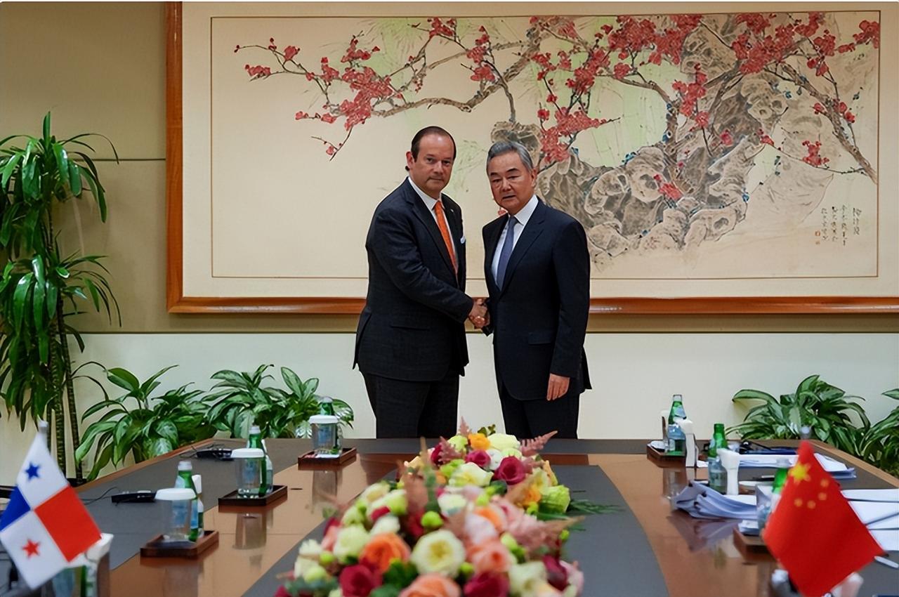 面见王毅后，巴拿马再次找上门！
希望跟中国谈谈，中方表态很克制！
短短几个月时间