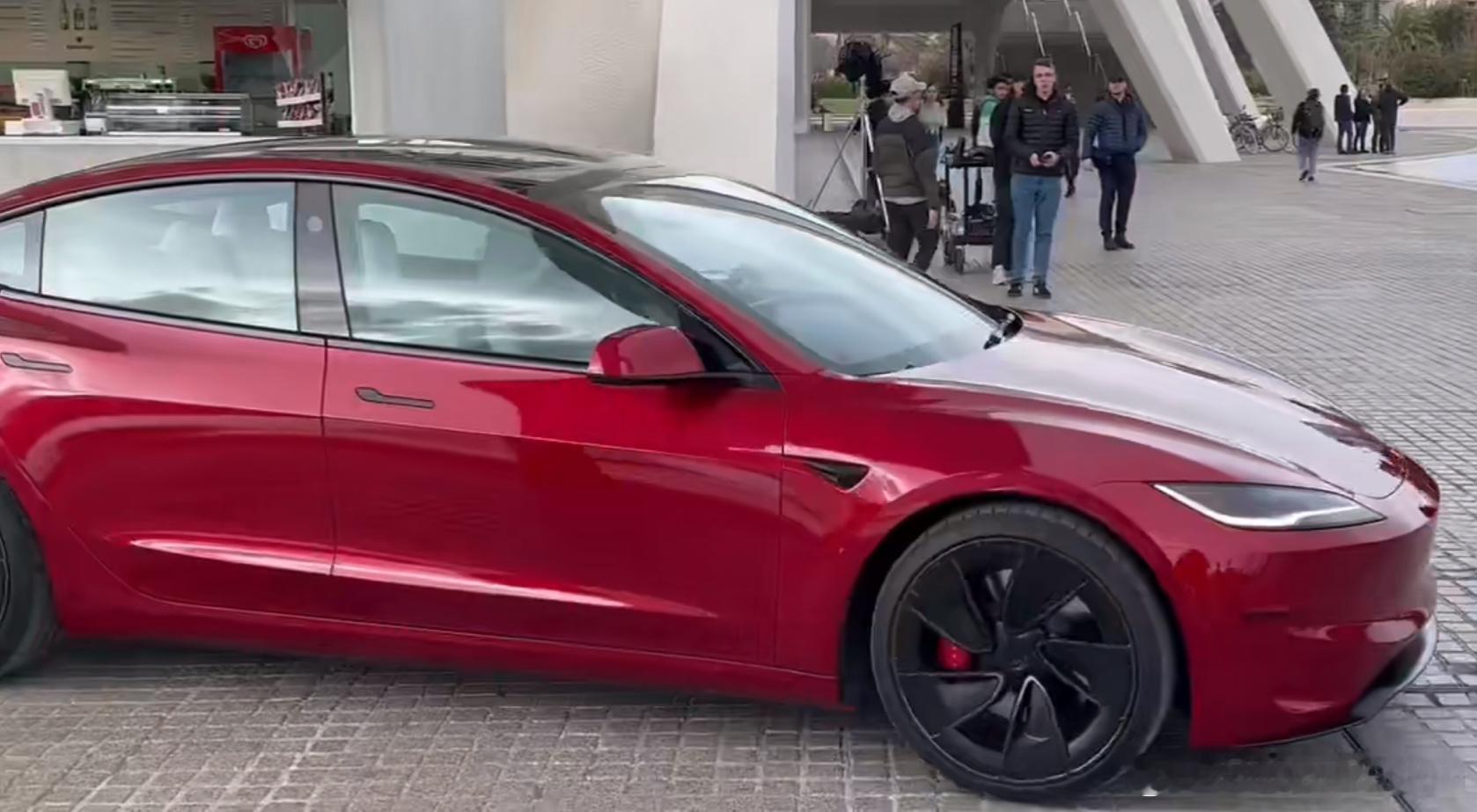 特斯拉Model3 高性能版[思考]我觉得去掉两个门更吸引人[二哈] ​​​