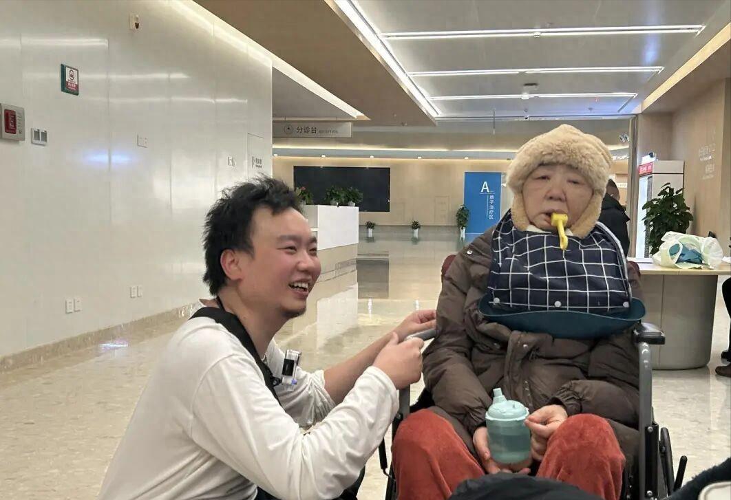 真没想到，再看到这条新闻，是句号。

6月2日，王芳在武汉一处普通出租屋里离开了