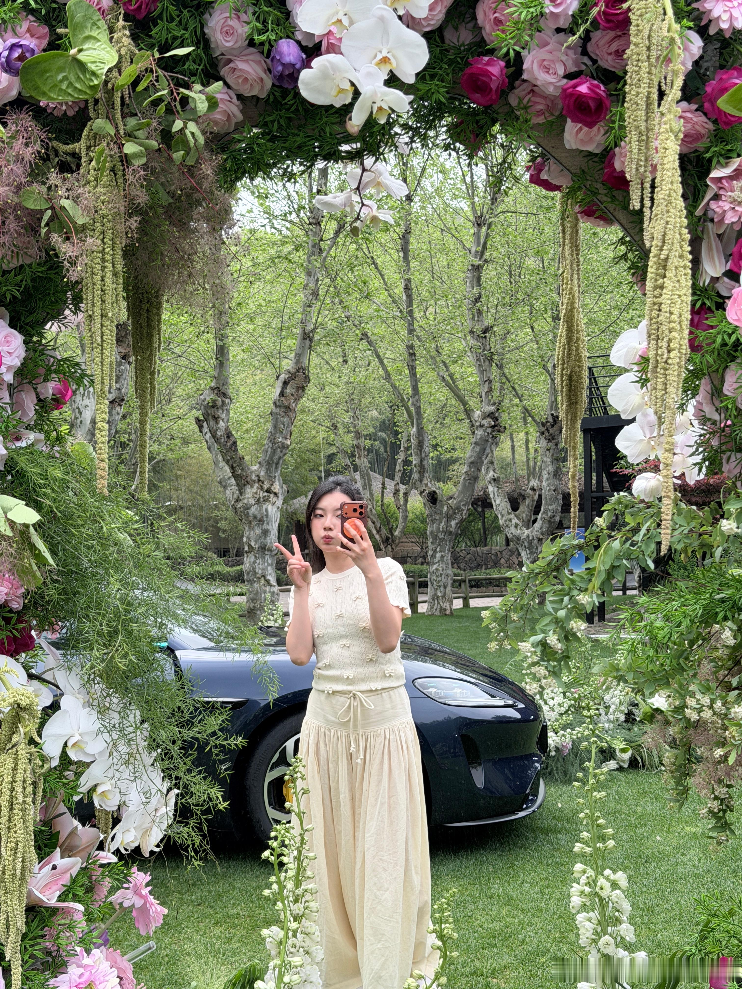 我想问一下大家，我今天的穿搭有问题吗？会不会显得不够女性不够健康不够有活力呀，懂